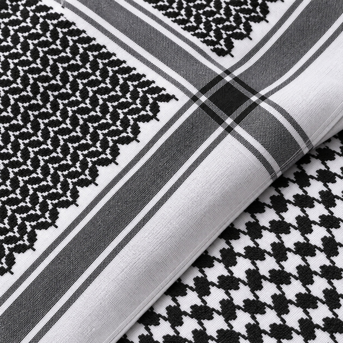 Shemagh saoudien Aseel — Noir & blanc, détail 2 | Maison Nejd