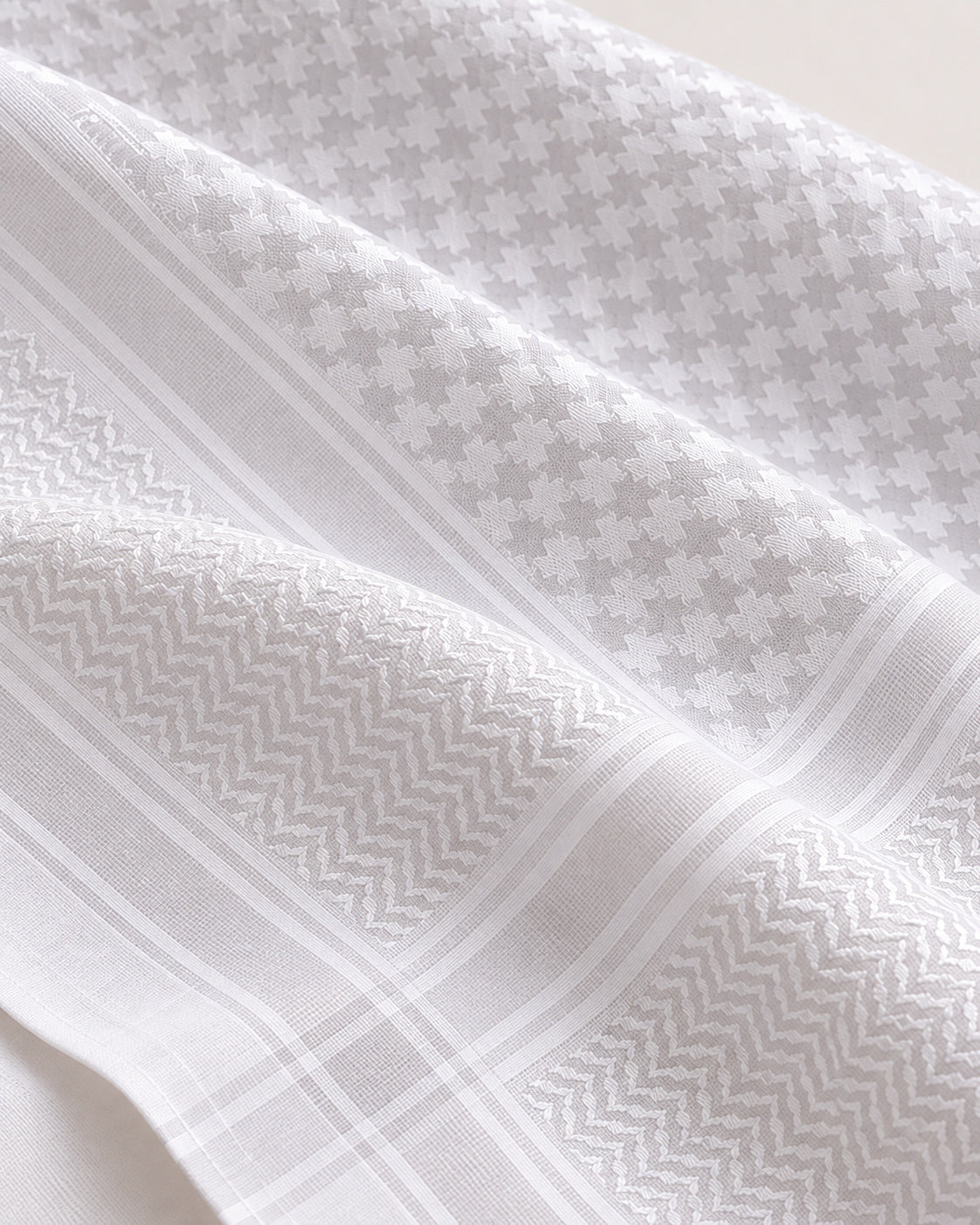 Shemagh saoudien Aseel — Blanc ton sur ton — détail textile